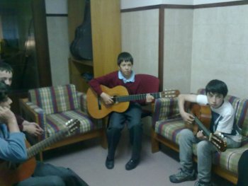 Clase de guitarra con Rafael Bravo